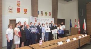 Zdjęcie: Uroczyste podpisanie umów dotacji z FDS i Senior+ oraz wręczenie promes dla gmin popegeerowskich.