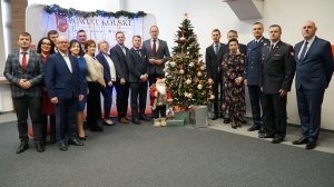 Zdjęcie: Z NAJLEPSZYMI ŻYCZENIAMI DLA MIESZKAŃCÓW POWIATU Z OKAZJI ZBLIŻAJĄCYCH SIĘ ŚWIĄT BOŻEGO NARODZENIA 