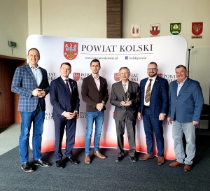 Zdjęcie: Statuetka Mistrza Powiatu Kolskiego w rękach Mistrza!!!