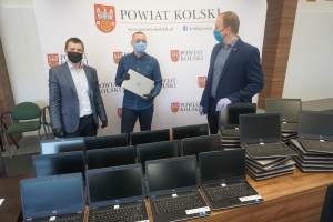 Zdjęcie: Laptopy do nauki zdalnej przekazane szkołom